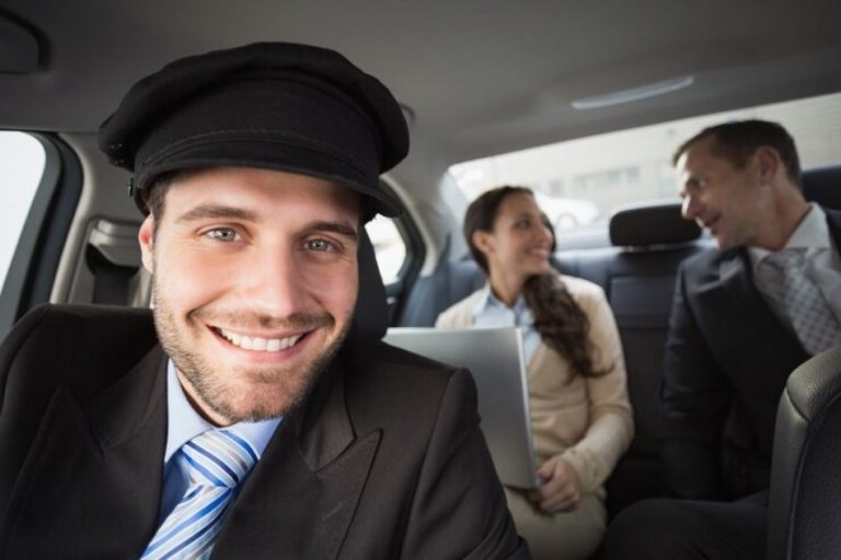Why Taxis Camberley Are the Most Convenient Option for City Tours