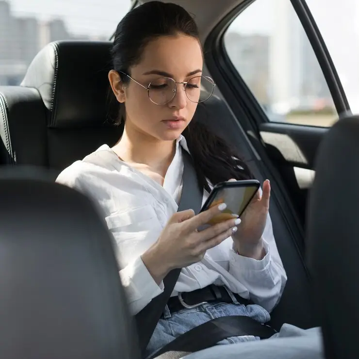 How to Easily Book a Camberley Taxi Online